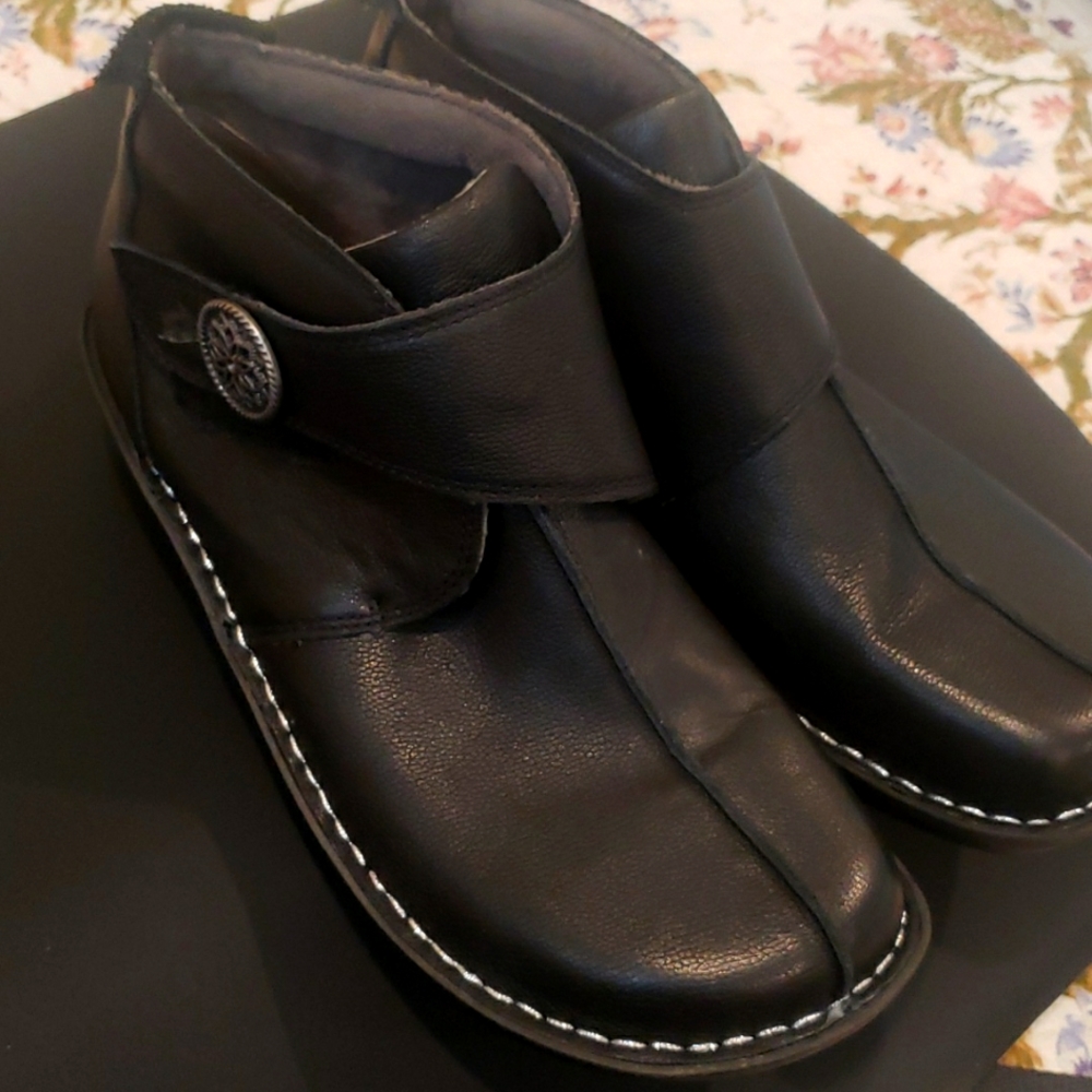 ALEGRIA BOOTS